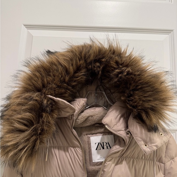 Zara Beige belt puffer jacket with faux fur trim hood size small - Picture 3 of 10